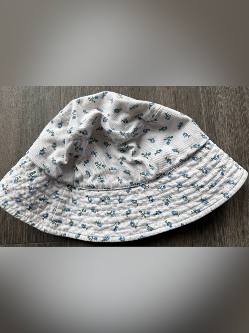H&M White Bucket Hat with Blue Floral Print Size XS